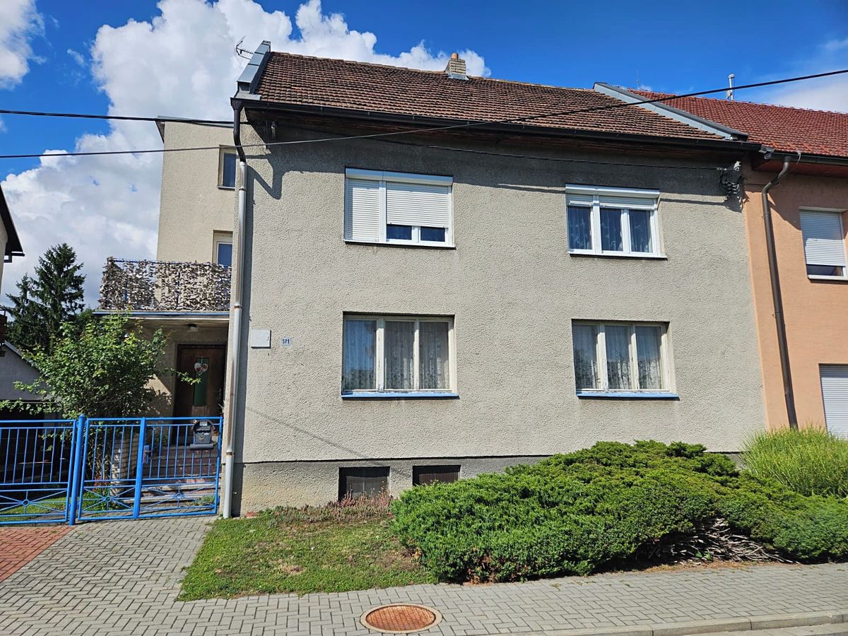 Prodej rodinného domu 220 m², pozemek 810 m²