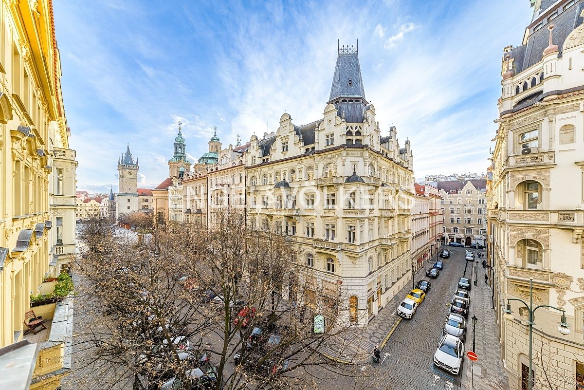 Pronájem bytu 6 pokojů a více 285 m² – fotografie 2