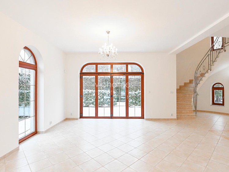 Pronájem domu, 270 m² (2 z 21)