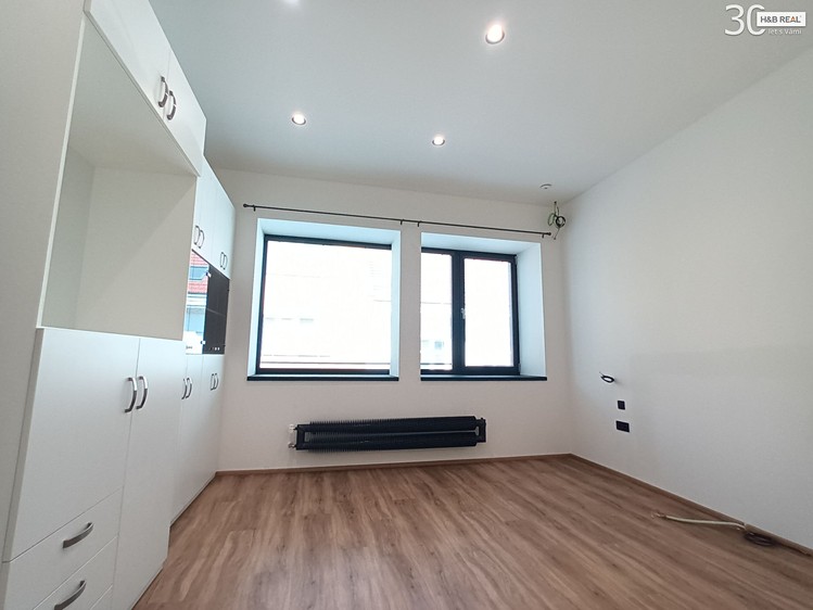Pronájem komerčního prostoru, 58 m² (9 z 19)