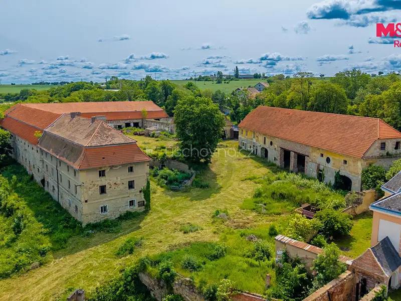 Prodej komerčního pozemku 18500 m², Zvoleněves – náhled fotky 3