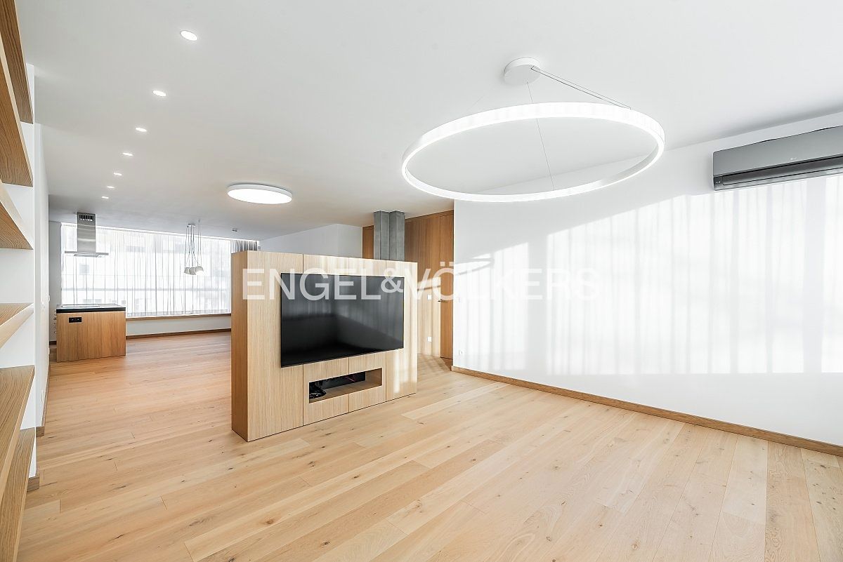 Pronájem bytu 4+kk 138 m² – fotografie 3