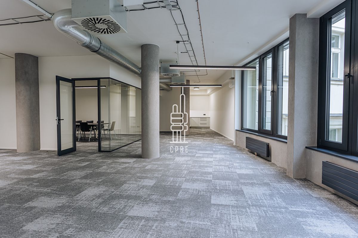 Pronájem kanceláře 326 m² – fotografie 5