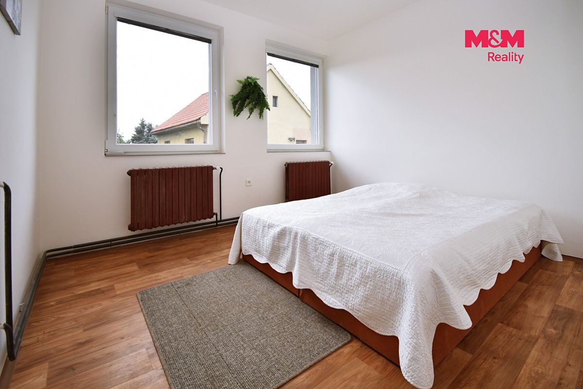 Prodej rodinného domu 300 m², pozemek 843 m² – fotografie 2