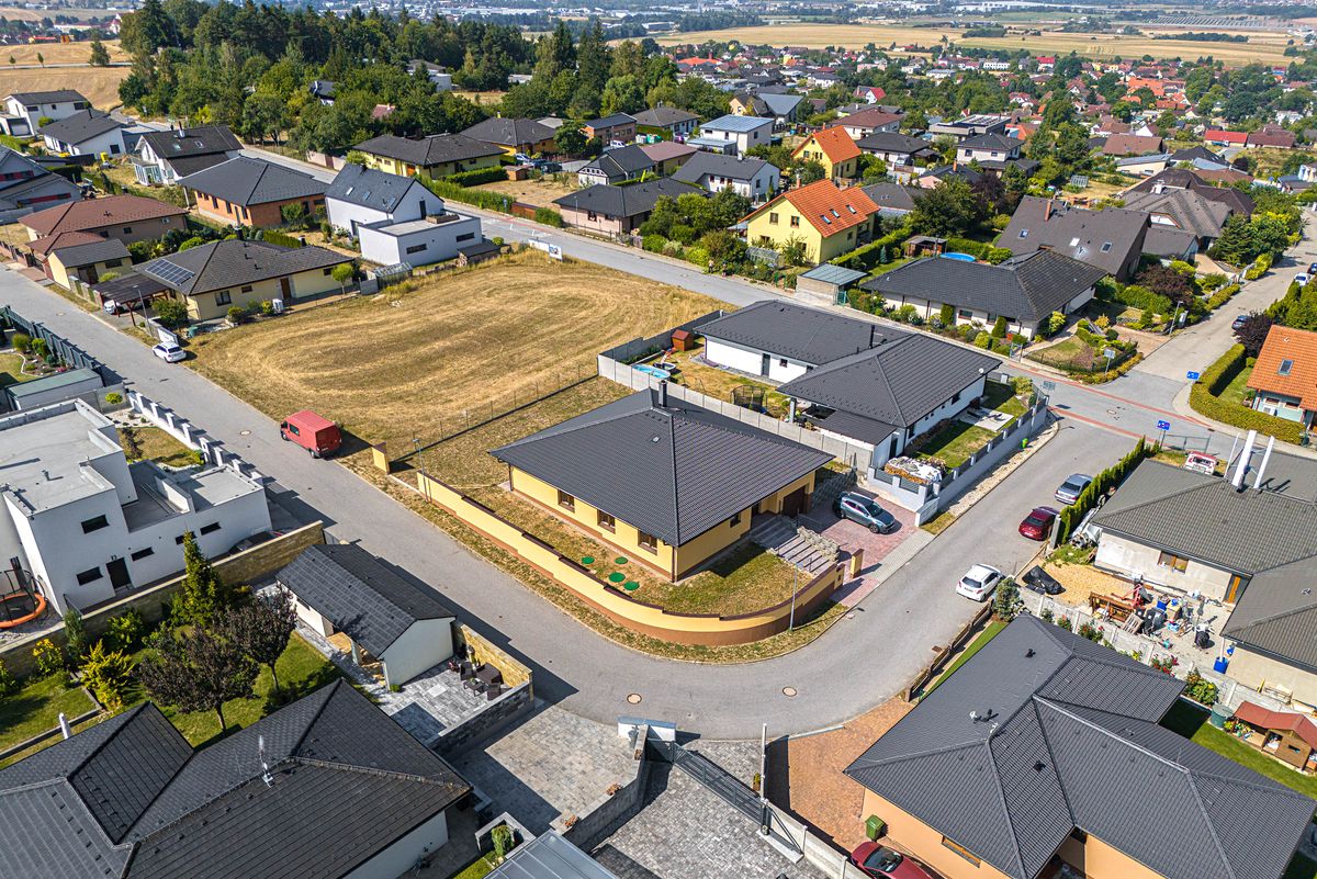 Prodej rodinného domu 193 m², pozemek 815 m² – fotografie 3