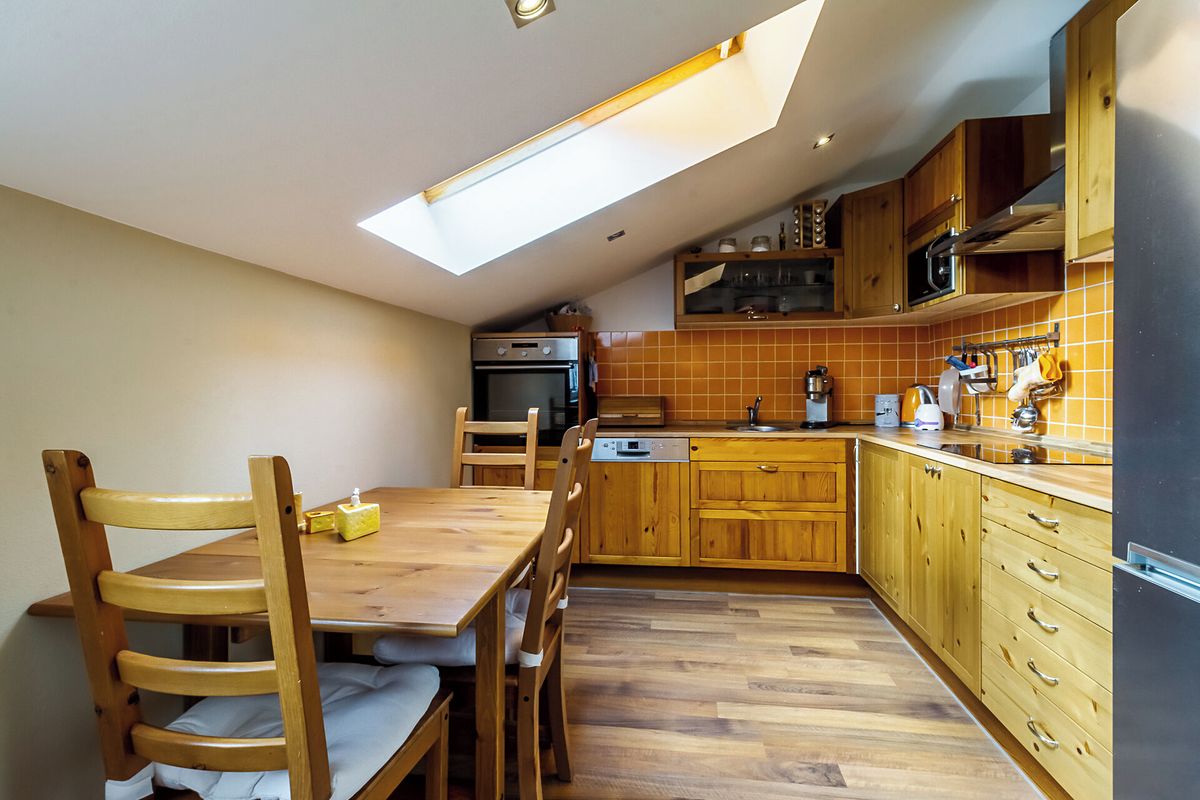 Prodej rodinného domu 225 m², pozemek 376 m² – fotografie 2