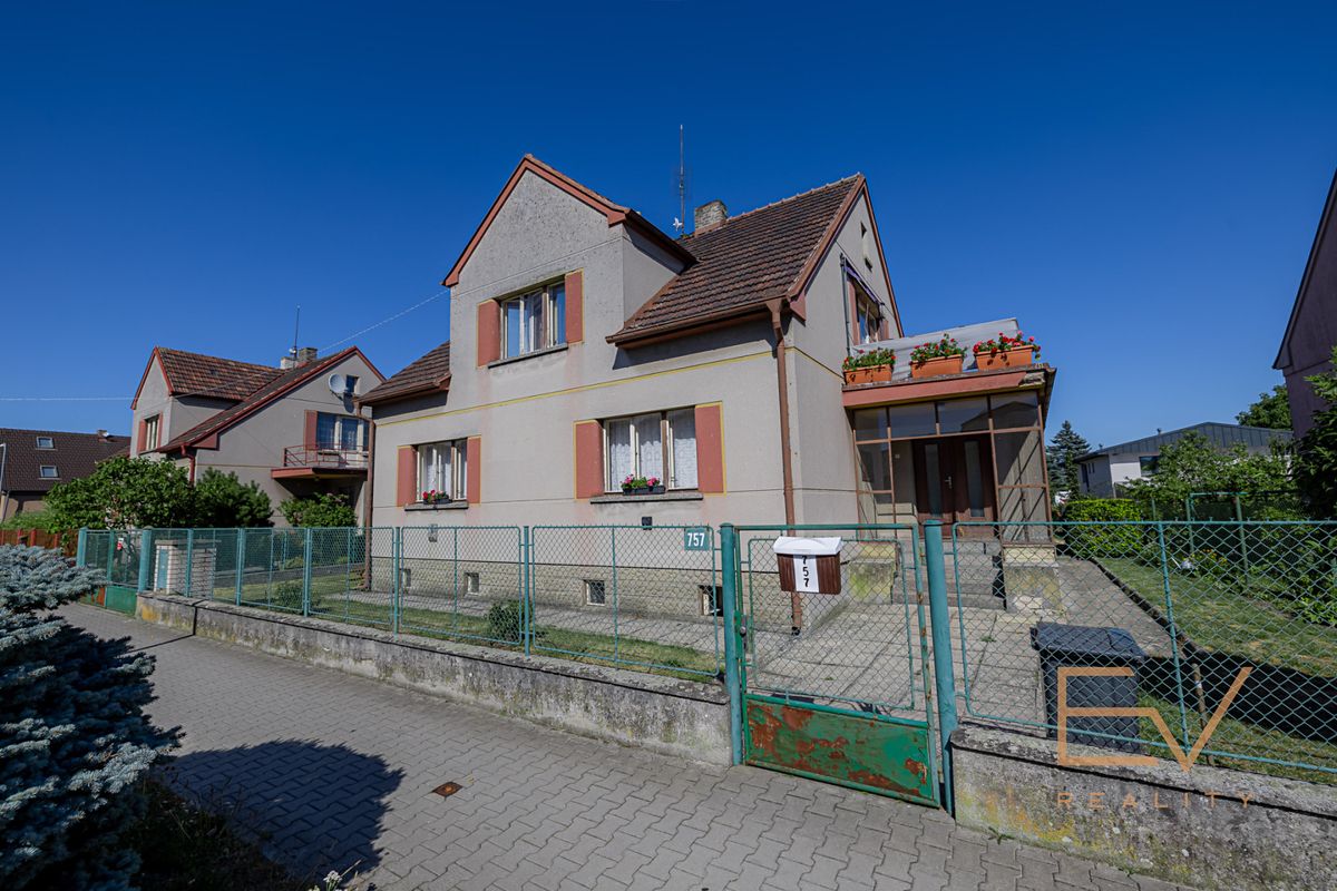 Prodej rodinného domu 216 m², pozemek 681 m² – fotografie 5