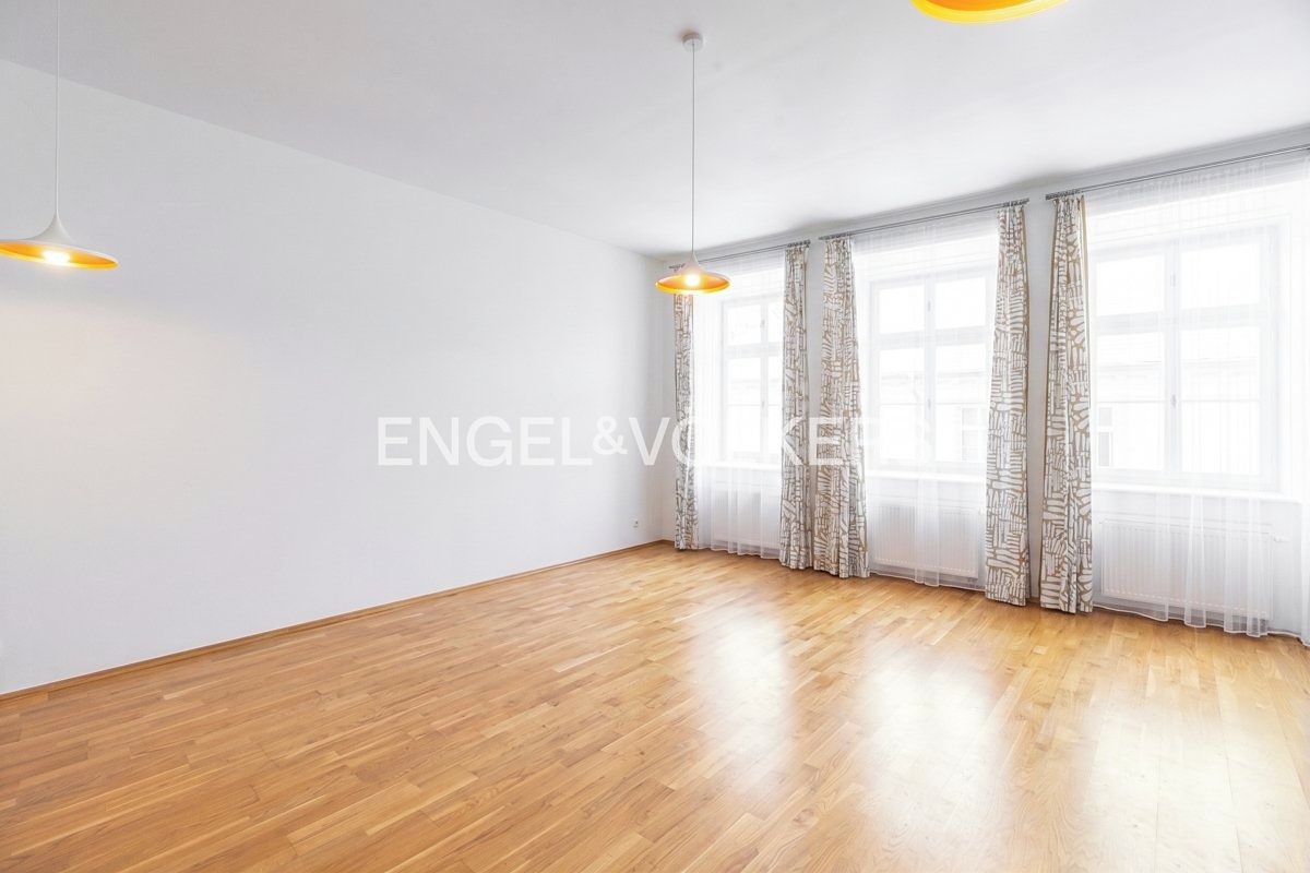 Pronájem bytu 4+kk 115 m² – fotografie 3