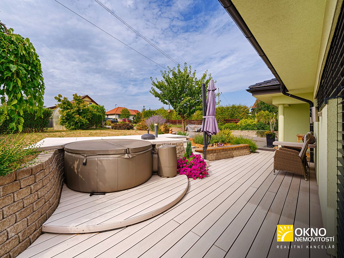 Prodej rodinného domu 228 m², pozemek 1200 m² – fotografie 3