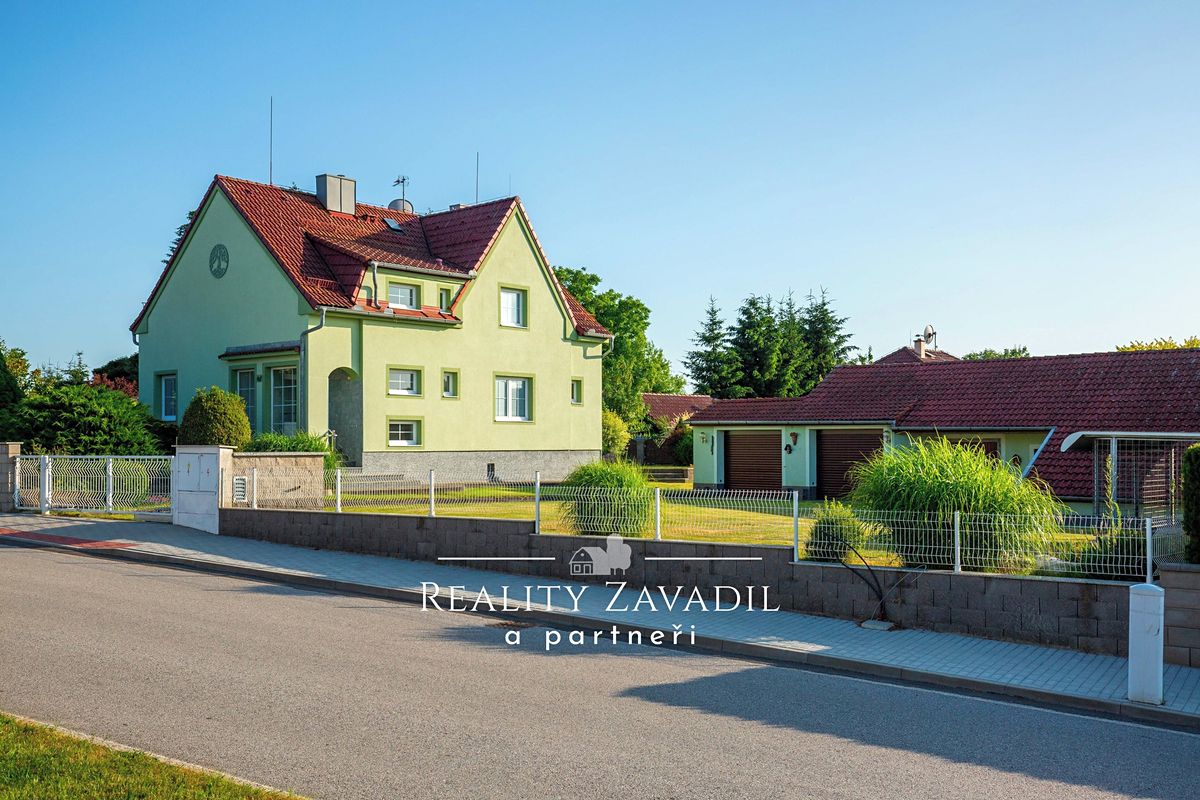 Prodej rodinného domu 140 m², pozemek 2195 m² – fotografie 3