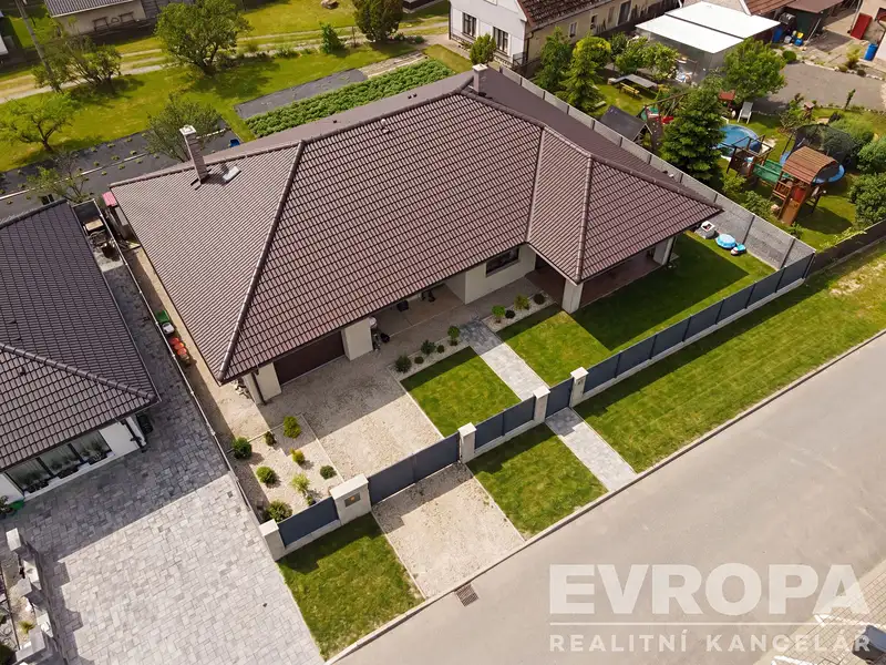 Prodej rodinného domu 227 m², pozemek 513 m², Sopřeč – náhled fotky 2