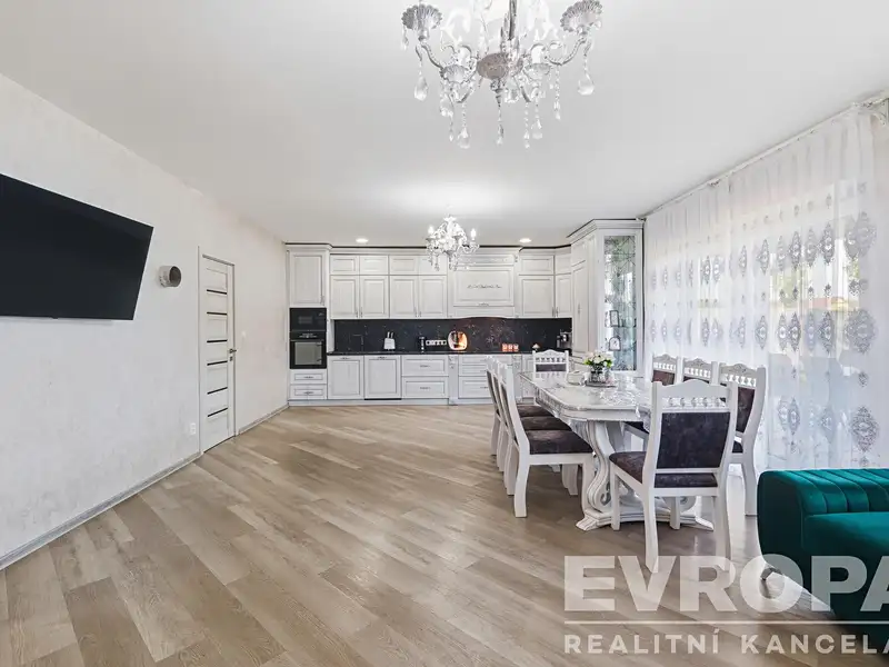 Prodej rodinného domu 227 m², pozemek 513 m², Sopřeč – náhled fotky 3