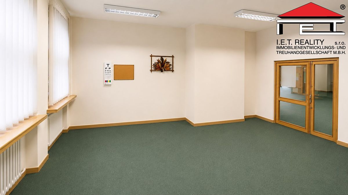 Pronájem obchodního prostoru 37 m² – fotografie 2