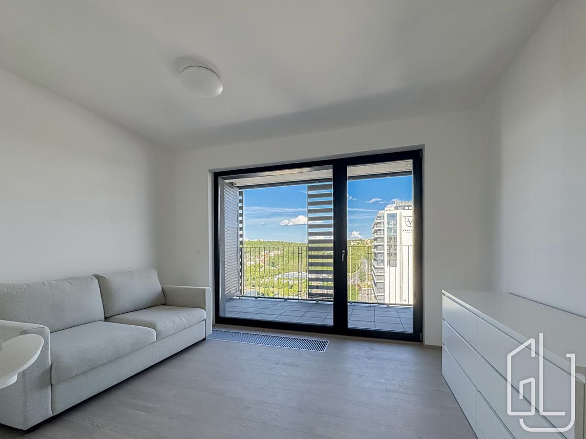 Pronájem bytu 1+kk 35 m² – fotografie 3