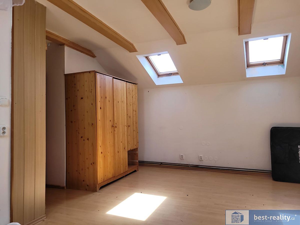Prodej rodinného domu 335 m², pozemek 320 m² – fotografie 3