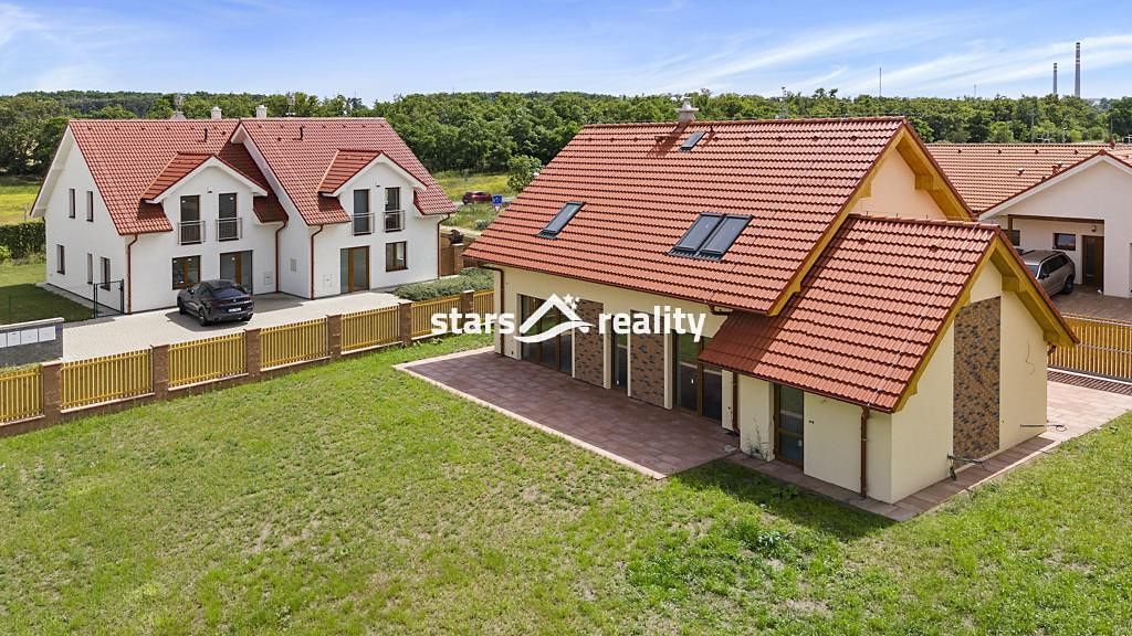 Prodej rodinného domu 179 m², pozemek 676 m² – fotografie 3