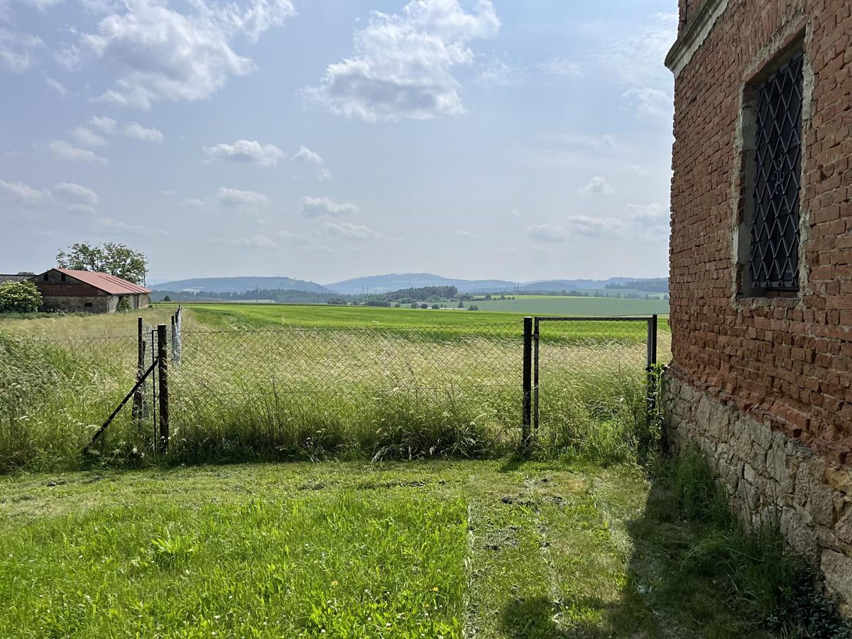 Prodej rodinného domu 851 m², pozemek 2205 m² – fotografie 3