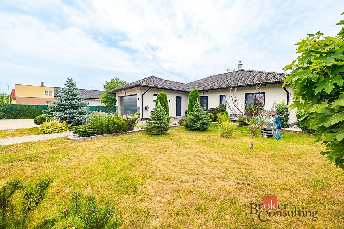 Prodej rodinného domu 163 m², pozemek 871 m² – fotografie 2