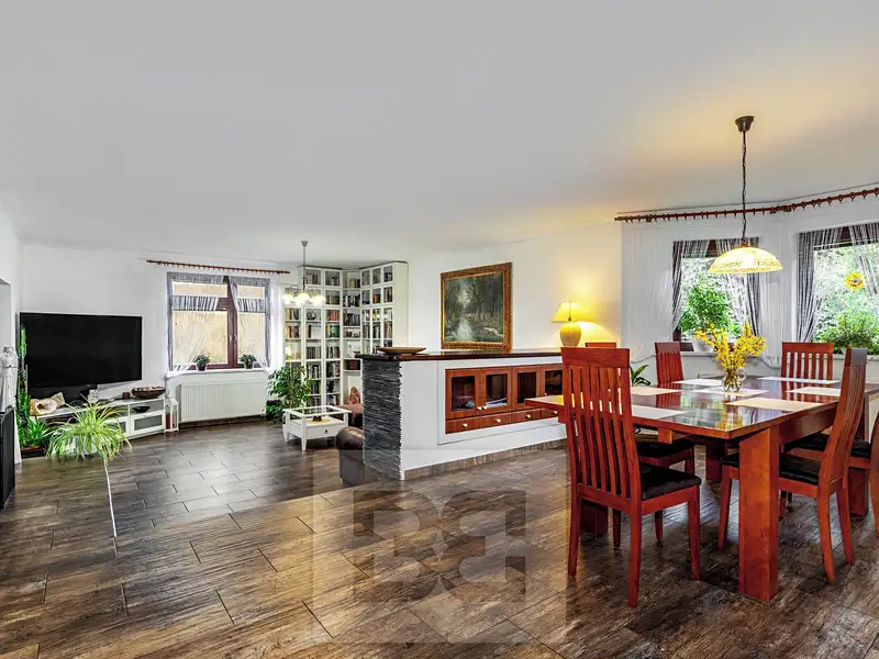 Prodej rodinného domu 262 m², pozemek 2154 m², Králův Dvůr – náhled fotky 3