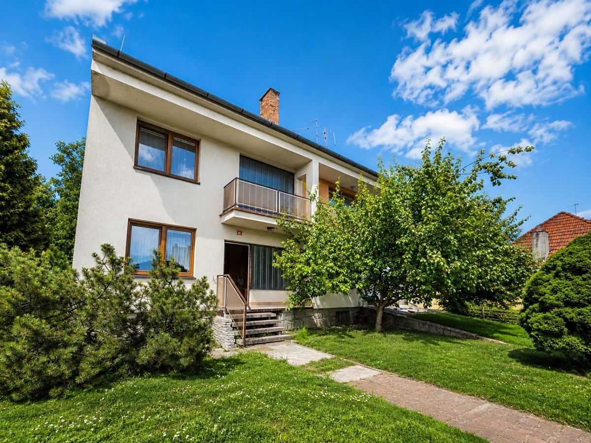 Prodej rodinného domu 240 m², pozemek 1150 m²