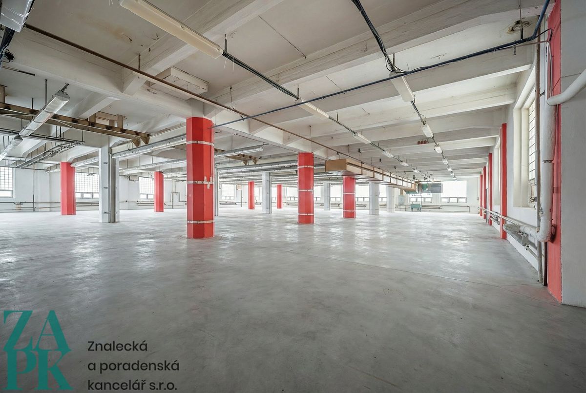 Pronájem skladového prostoru 1075 m² – fotografie 3