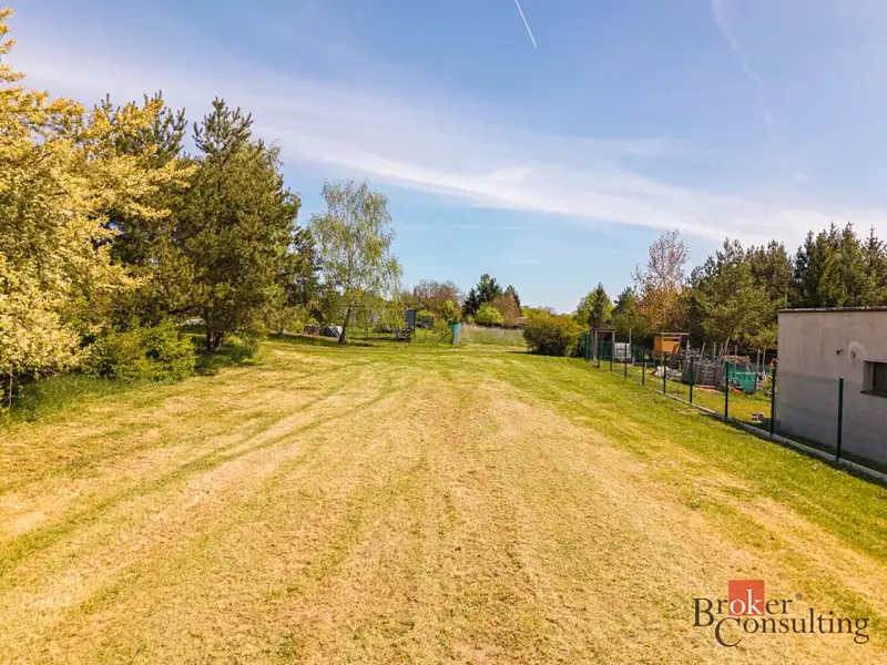 Prodej stavebního pozemku 2357 m², Střemy – náhled fotky 3