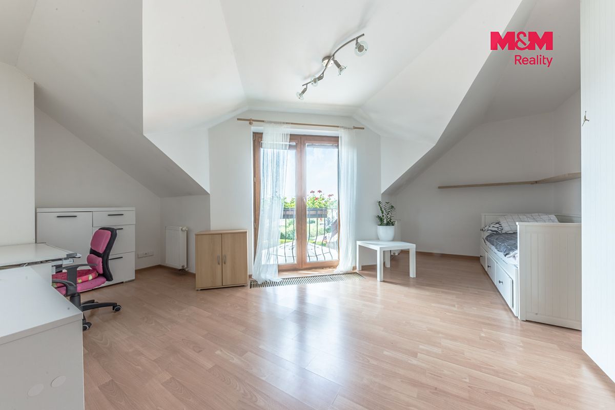 Prodej rodinného domu 225 m², pozemek 1092 m² – fotografie 5