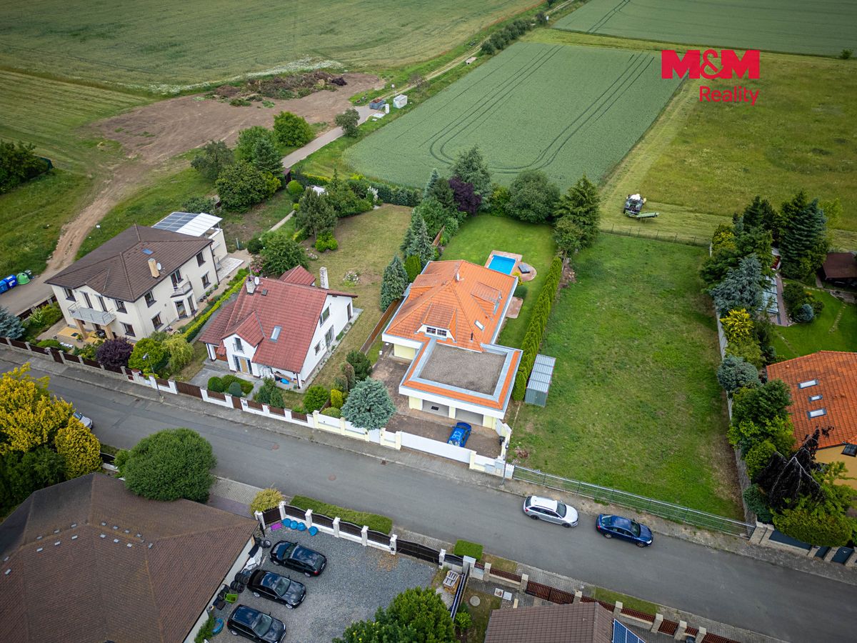 Prodej rodinného domu 262 m², pozemek 1097 m² – fotografie 4