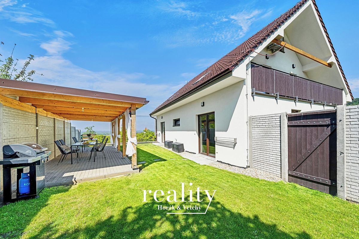 Prodej rodinného domu 205 m², pozemek 370 m², Perná – fotka 1 z 3