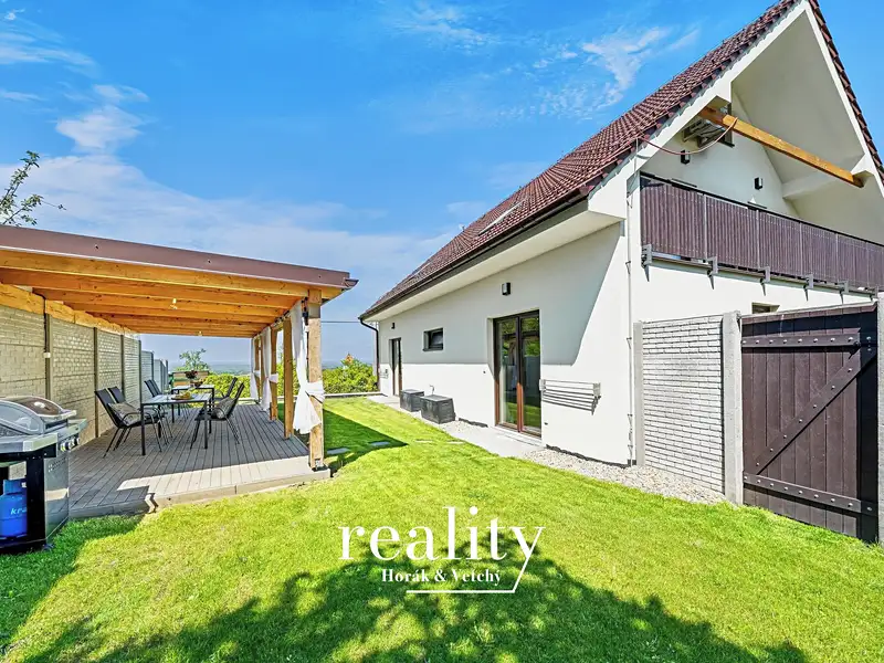 Prodej rodinného domu 205 m², pozemek 370 m², Perná – náhled fotky 1