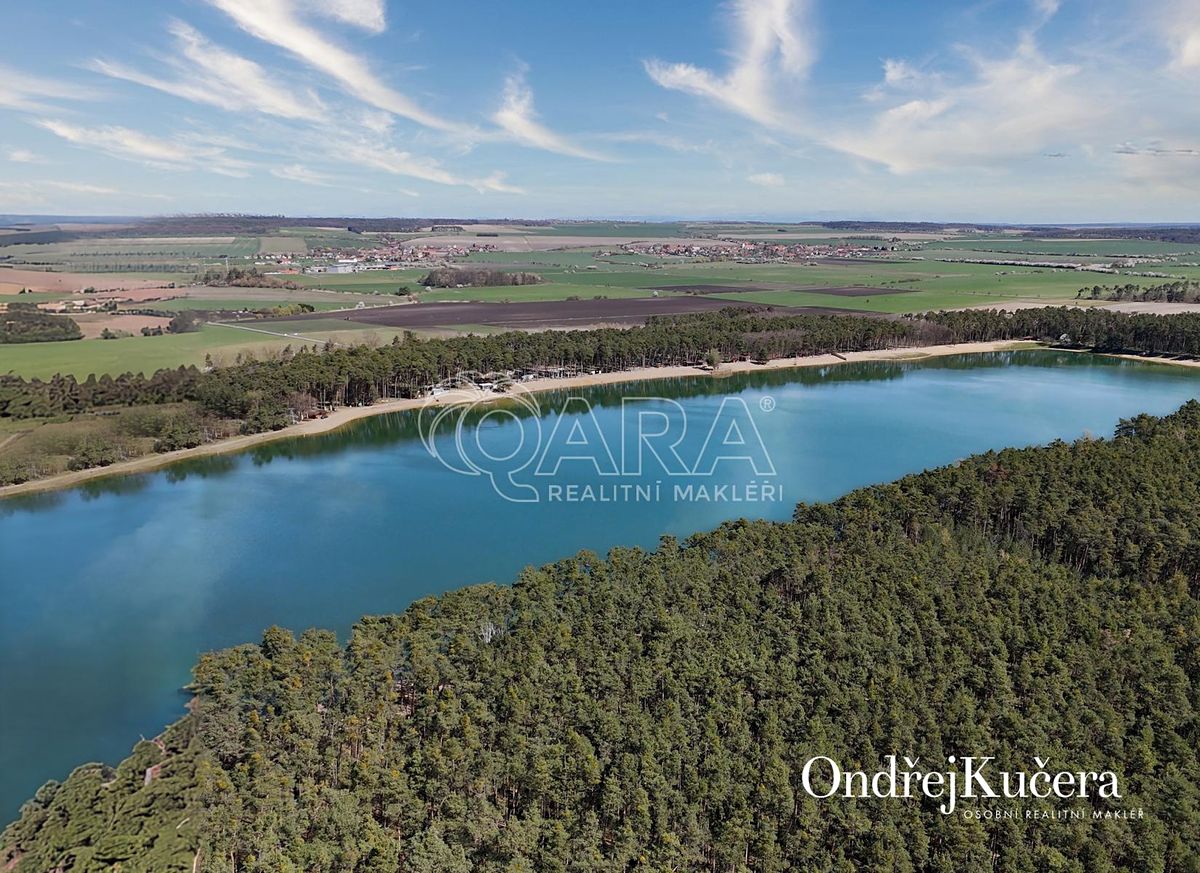 Prodej rodinného domu 234 m², pozemek 796 m² – fotografie 2