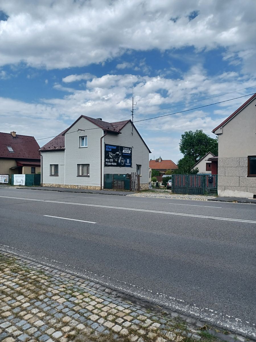 Prodej rodinného domu 300 m², pozemek 652 m² – fotografie 3
