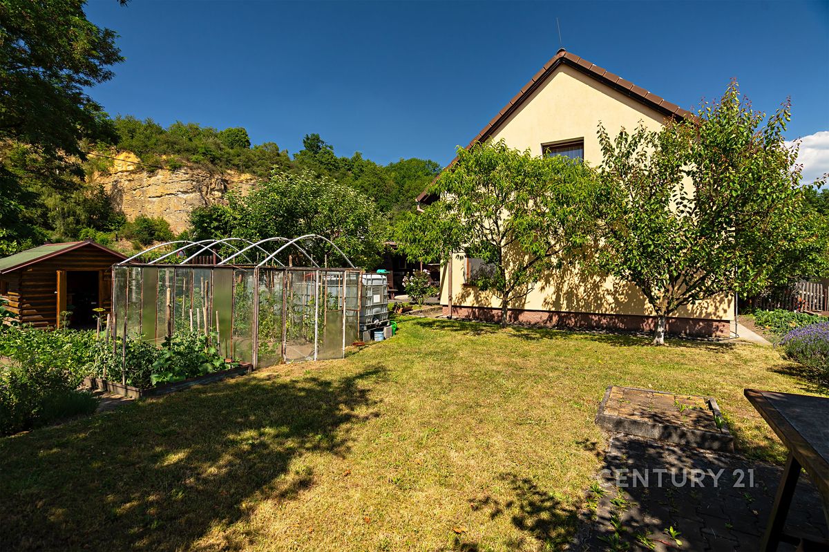 Prodej rodinného domu 193 m², pozemek 772 m² – fotografie 2