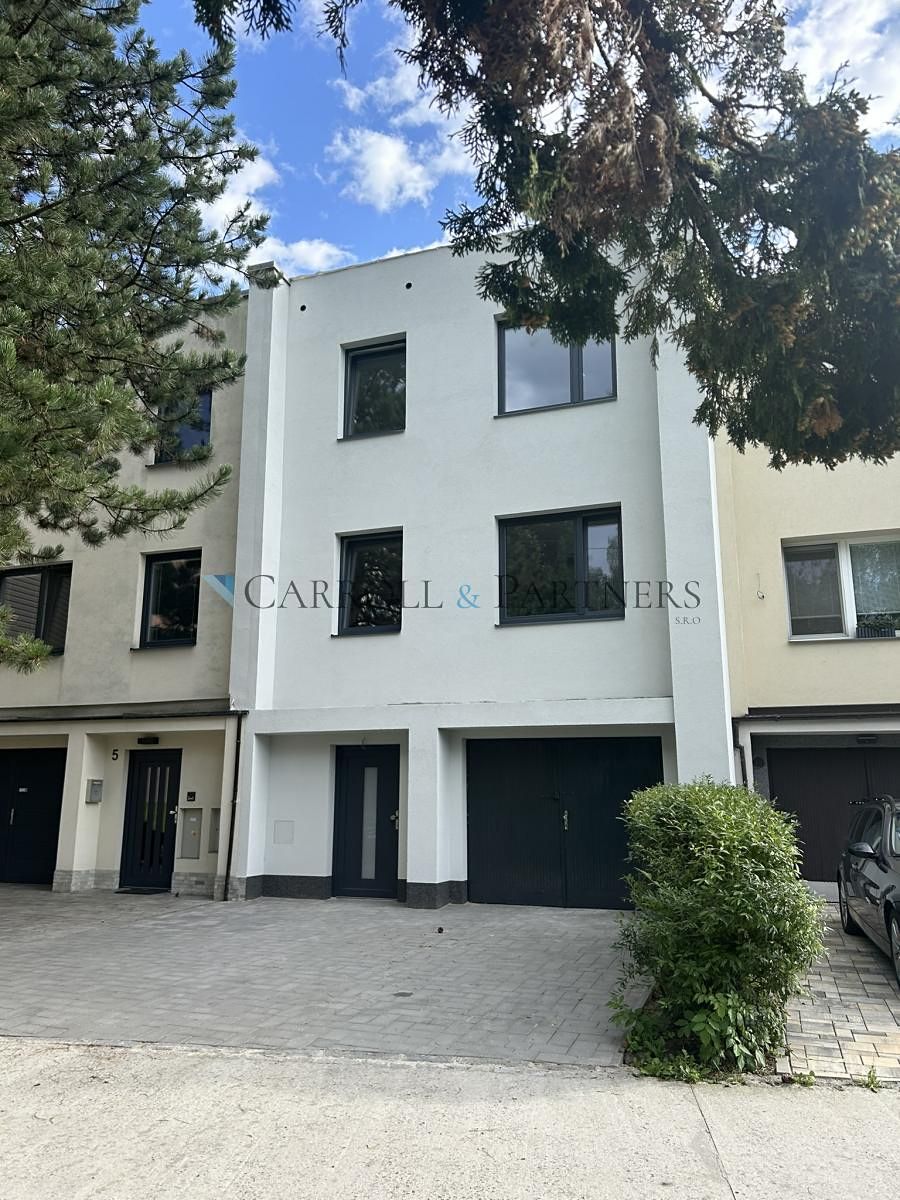 Pronájem rodinného domu 189 m², pozemek 174 m²
