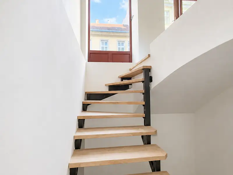 Prodej komerční nemovitosti 83 m², Praha – náhled fotky 2