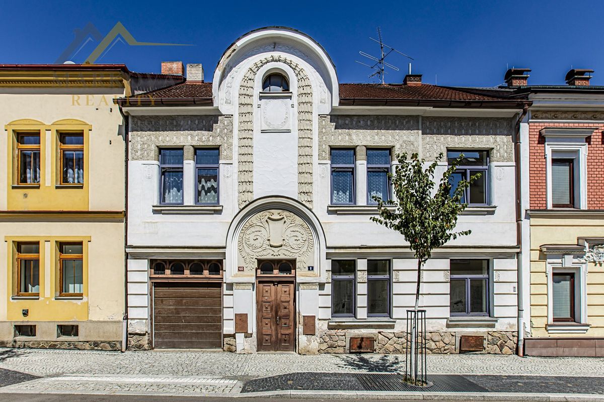 Prodej rodinného domu 498 m², pozemek 457 m² – fotografie 2