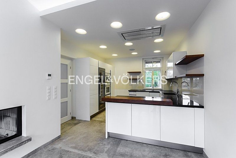 Pronájem vily 250 m², pozemek 351 m² – fotografie 2