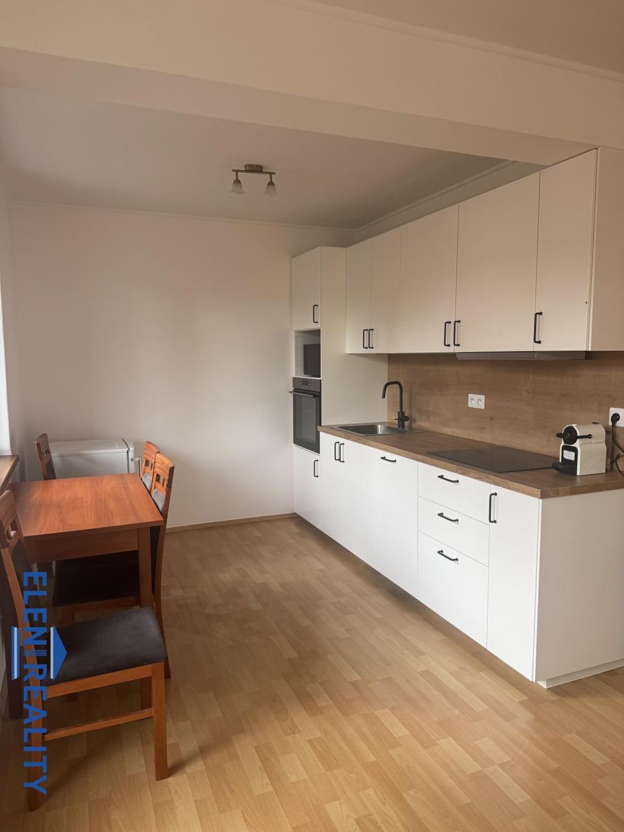 Pronájem bytu 2+kk 66 m² – fotografie 4