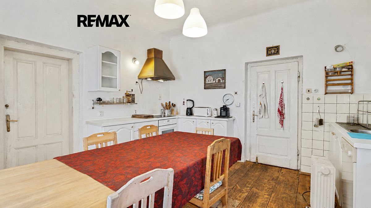 Prodej vily 250 m², pozemek 2111 m² – fotografie 4