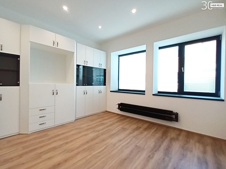 Pronájem komerčního prostoru, 58 m² (8 z 19)