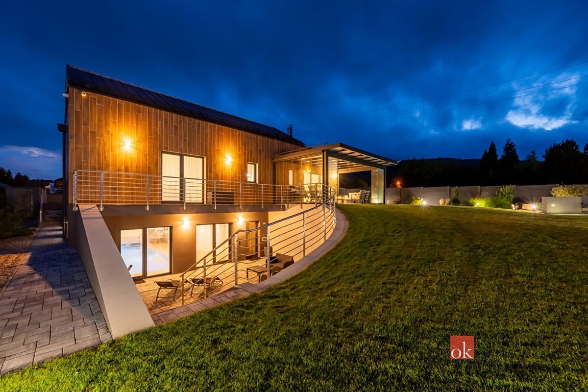 Prodej rodinného domu 333 m², pozemek 1002 m² – fotografie 3