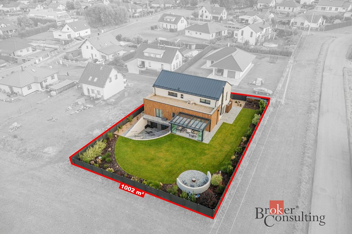 Prodej rodinného domu 333 m², pozemek 1002 m² – fotografie 2