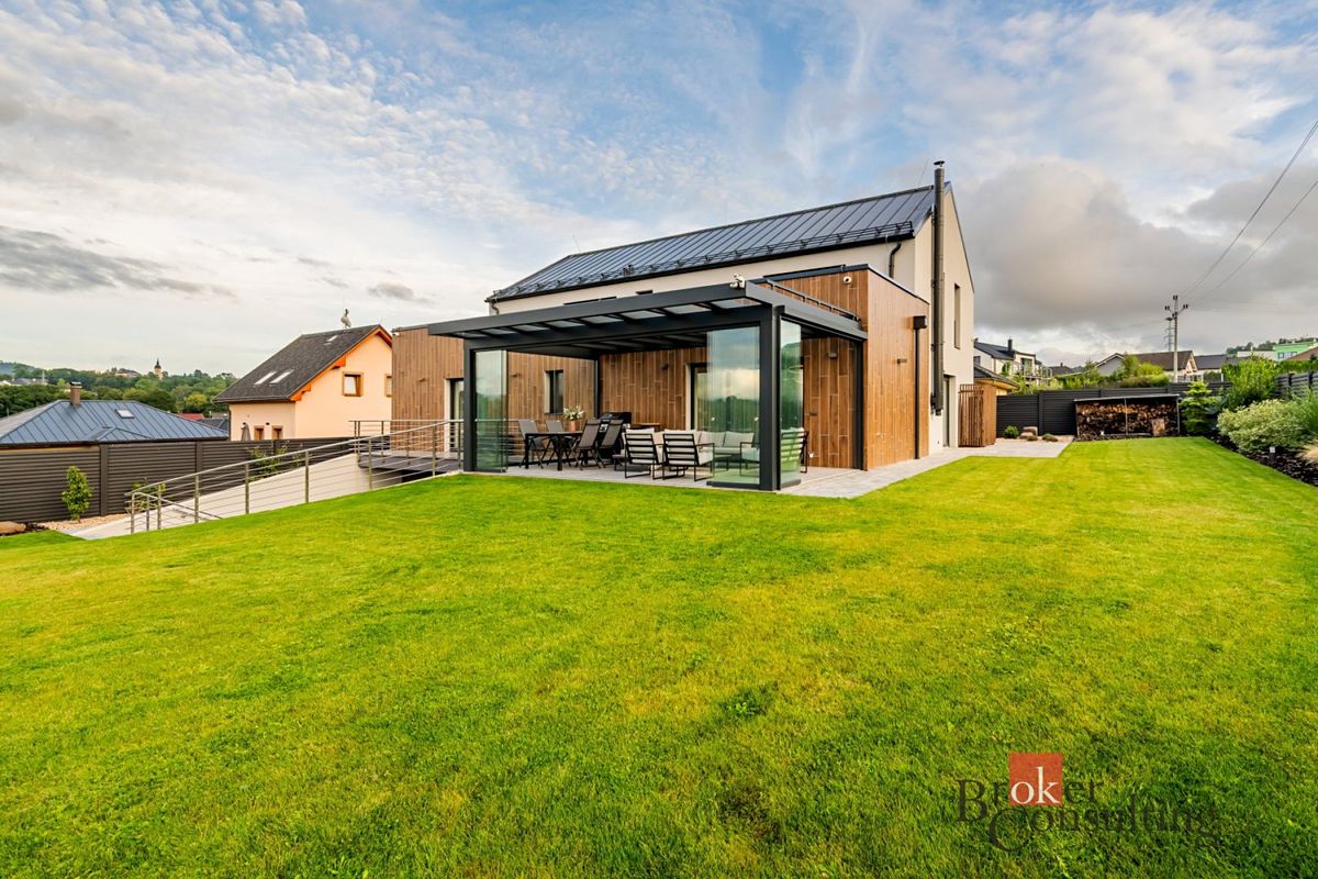 Prodej rodinného domu 333 m², pozemek 1002 m² – fotografie 4