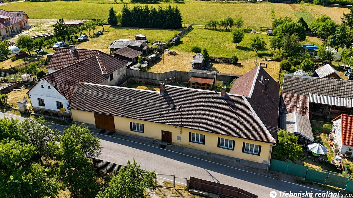 Prodej rodinného domu 234 m², pozemek 2285 m²