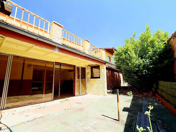 Prodej komerčního prostoru, 230 m² (1 z 34)
