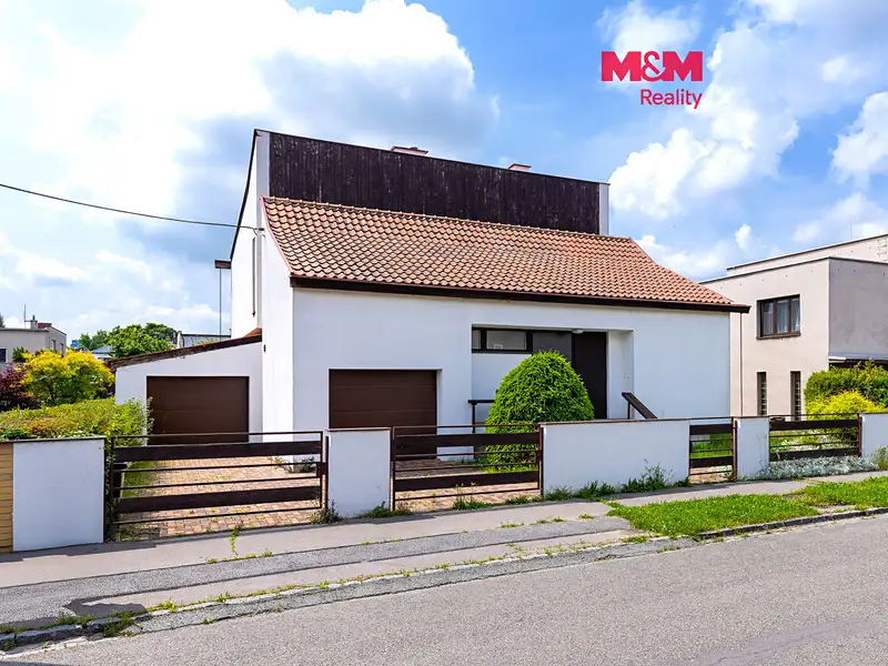 Prodej rodinného domu 220 m², pozemek 738 m², Pardubice – náhled fotky 1