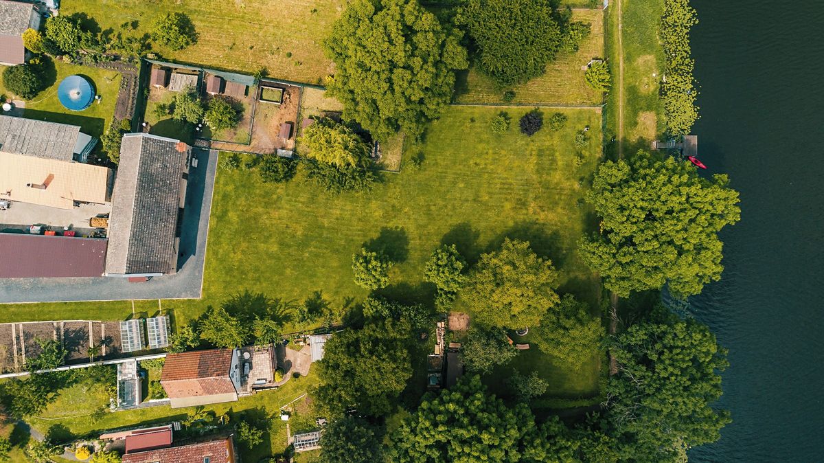 Prodej stavebního pozemku 2460 m² – fotografie 3