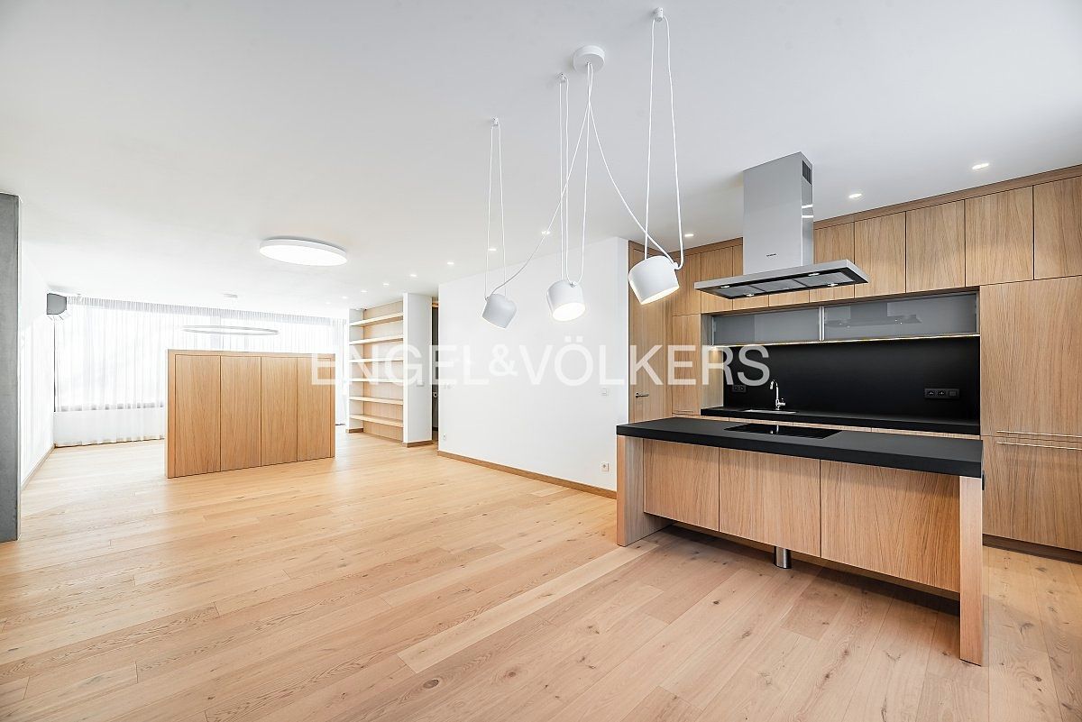Pronájem bytu 4+kk 138 m² – fotografie 2