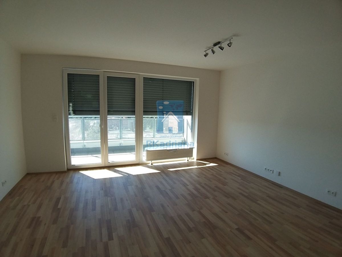 Pronájem bytu 2+kk 71 m² – fotografie 3
