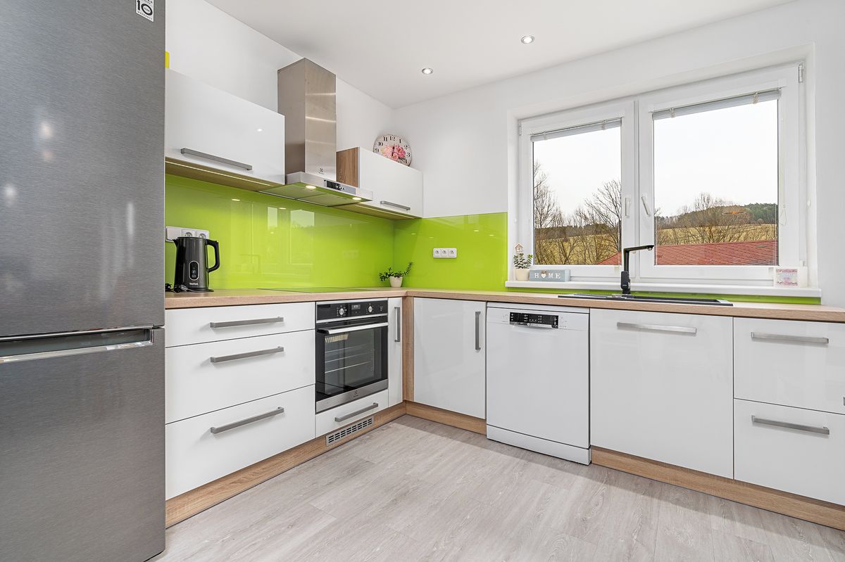 Prodej rodinného domu 183 m², pozemek 1352 m² – fotografie 2